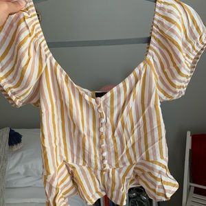 Puff sleeve button top